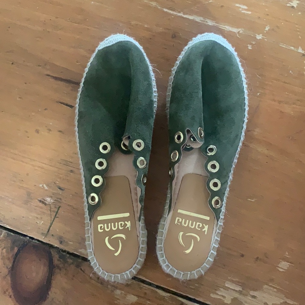 Never worn super cute slides